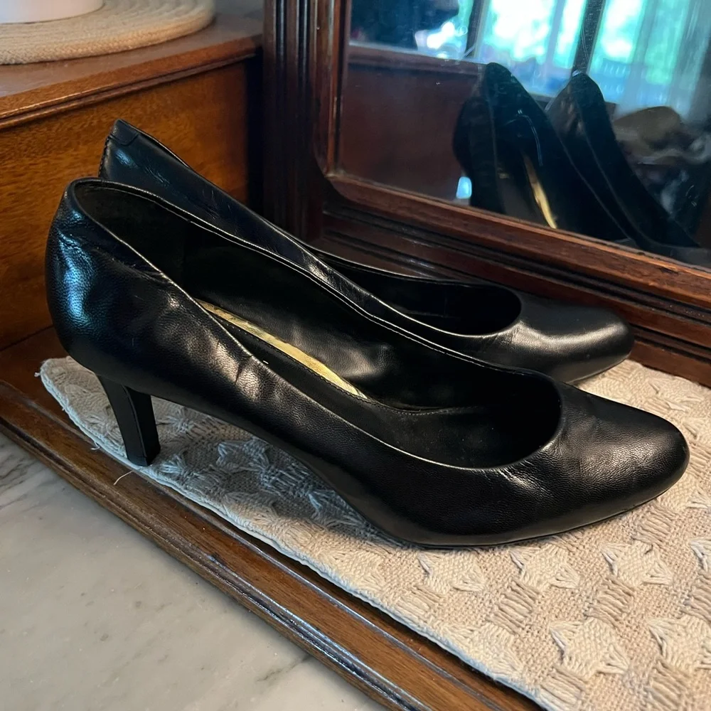 LAUREN RALPH LAUREN Classic Lauren Zamora Black‎ Leather Pups Heels Wms Sz 7.5B